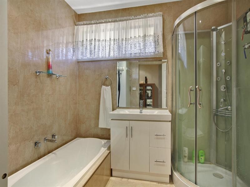 12 Greenstone Court, Thomastown VIC 3074
