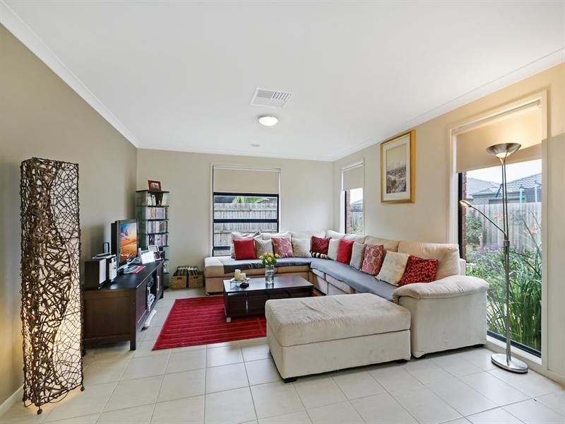 8 Escape Drive, Doreen VIC 3754