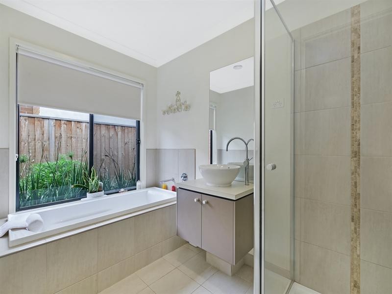 8 Escape Drive, Doreen VIC 3754