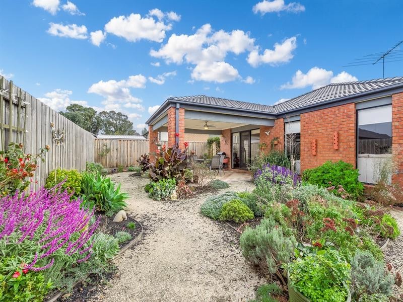 8 Escape Drive, Doreen VIC 3754