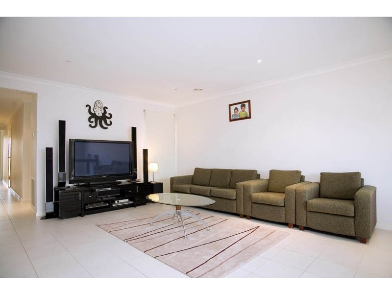 11 Shaftesbury Drive, Epping VIC 3076