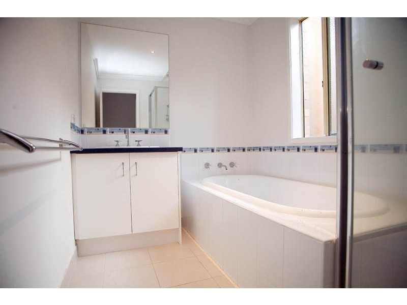 11 Shaftesbury Drive, Epping VIC 3076