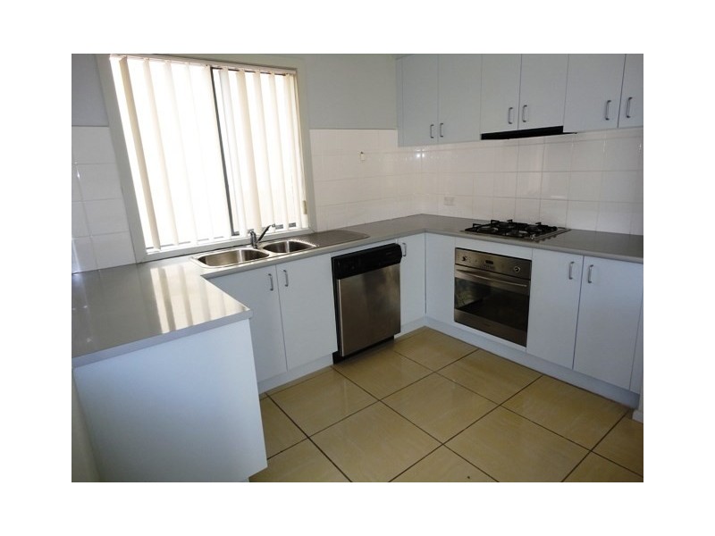 24 Paroo Avenue, Roxburgh Park VIC 3064