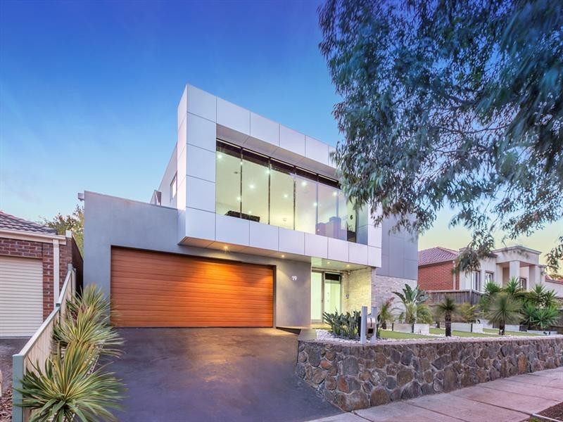 19 Alain Avenue, South Morang VIC 3752