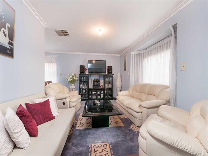 1 Flintoff Court, Mill Park VIC 3082