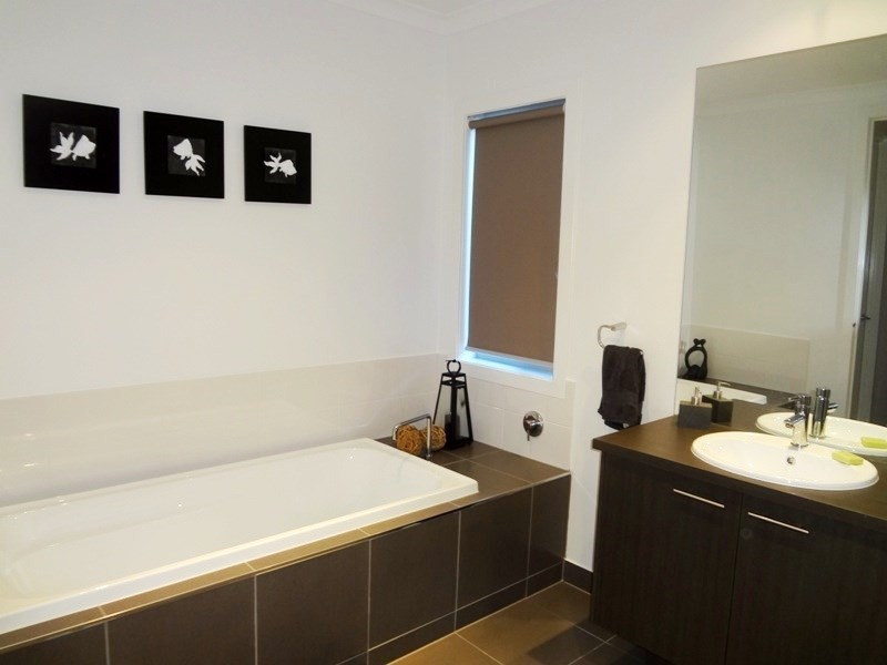 34 Aleman Green, Mernda VIC 3754