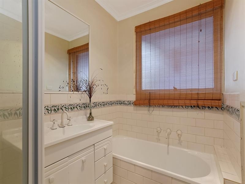 1/245 Nepean Street, Greensborough VIC 3088