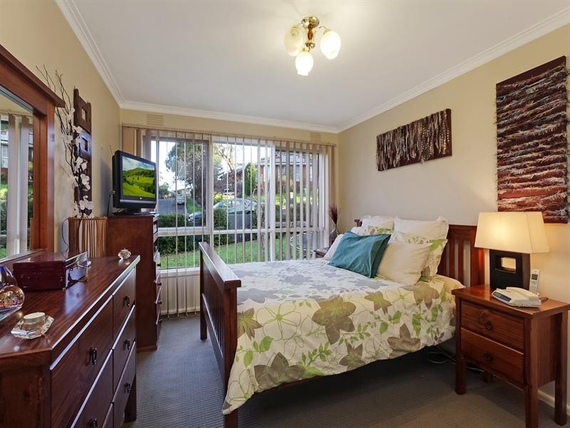 1/245 Nepean Street, Greensborough VIC 3088