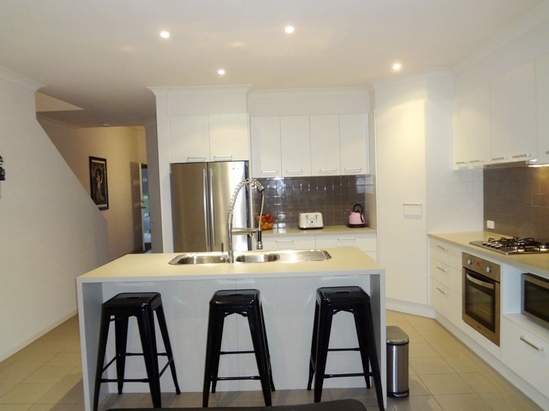 16 Pin Oak Mews, Epping VIC 3076