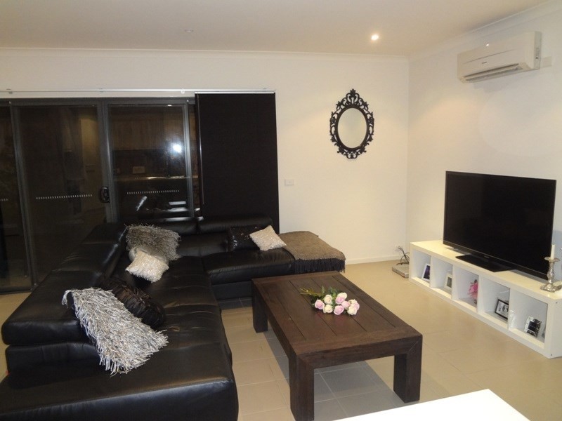 16 Pin Oak Mews, Epping VIC 3076