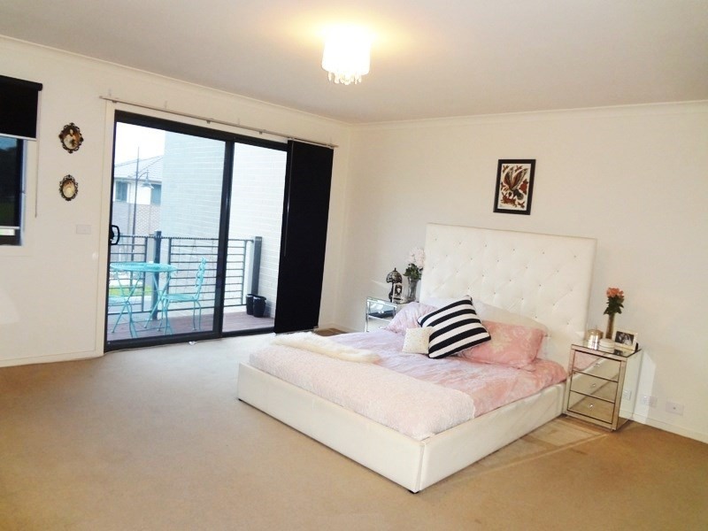 16 Pin Oak Mews, Epping VIC 3076