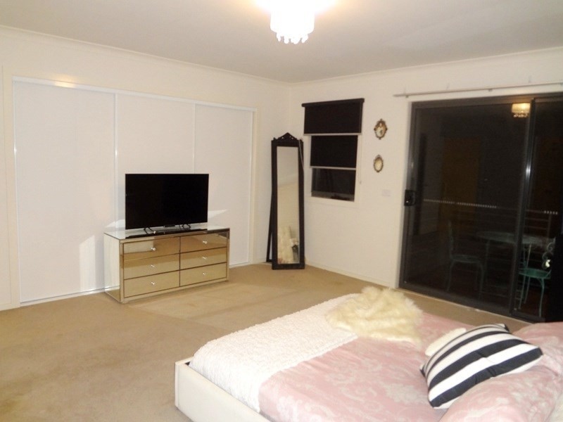 16 Pin Oak Mews, Epping VIC 3076