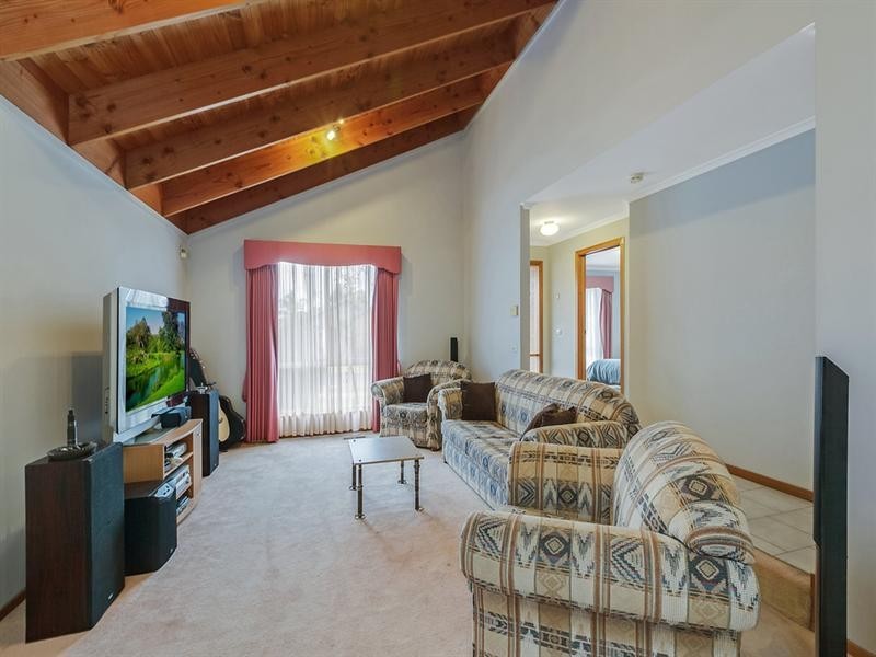 26 Sieben Close, Mill Park VIC 3082