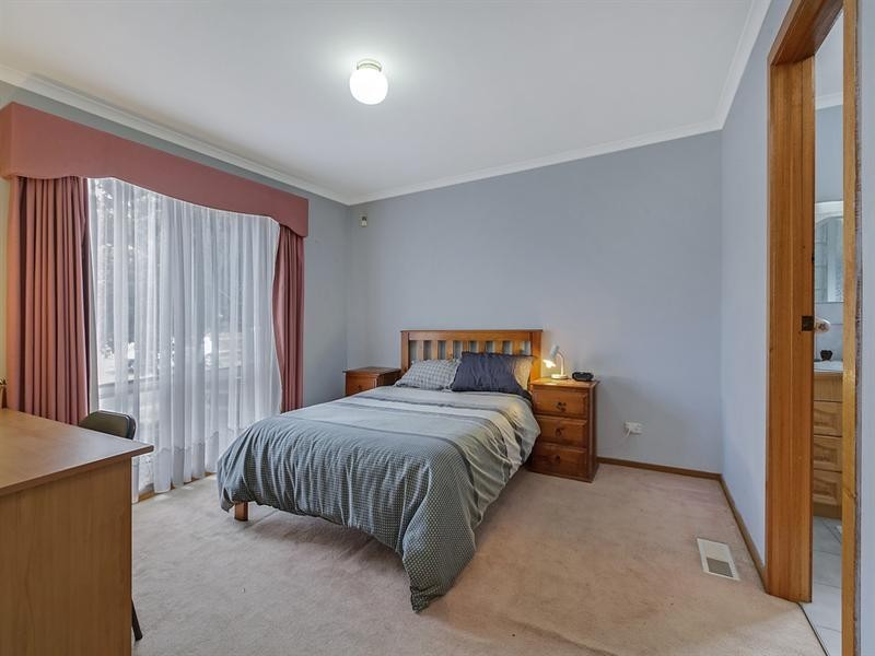 26 Sieben Close, Mill Park VIC 3082