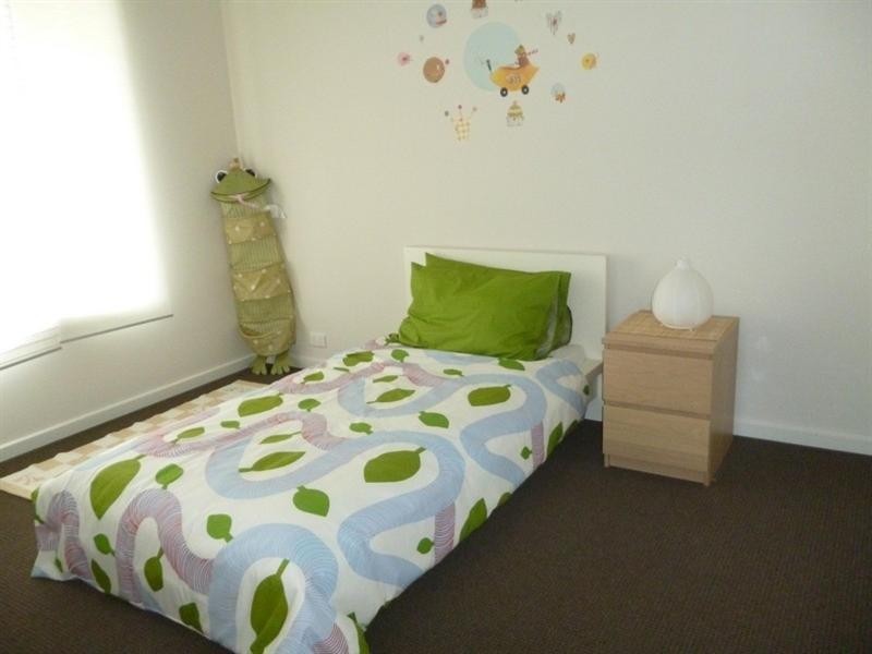 8 Saint Nikola Terrace, Lalor VIC 3075