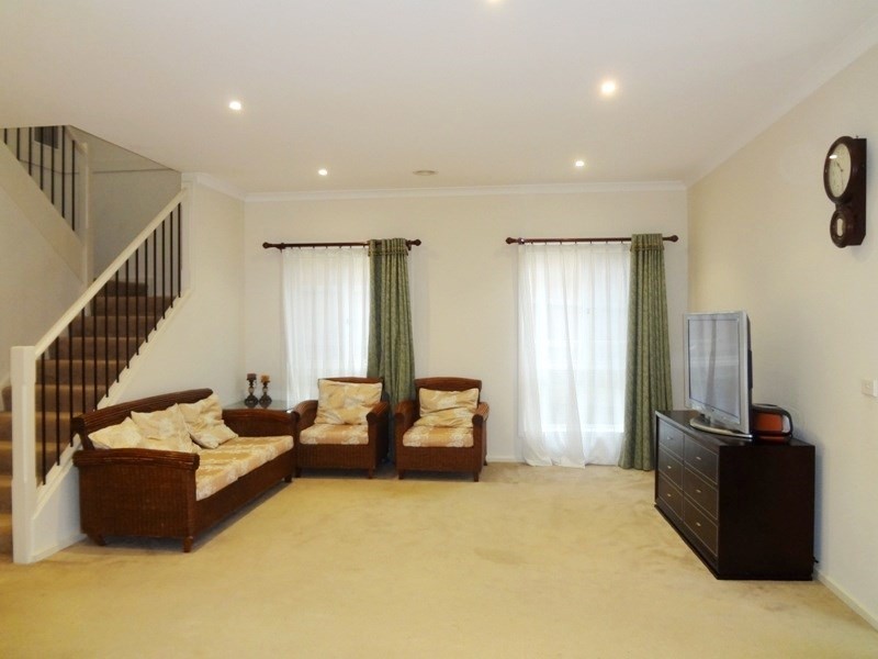 32 Waterlily Drive, Epping VIC 3076