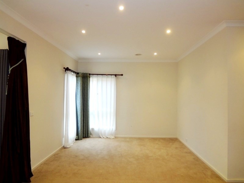 32 Waterlily Drive, Epping VIC 3076