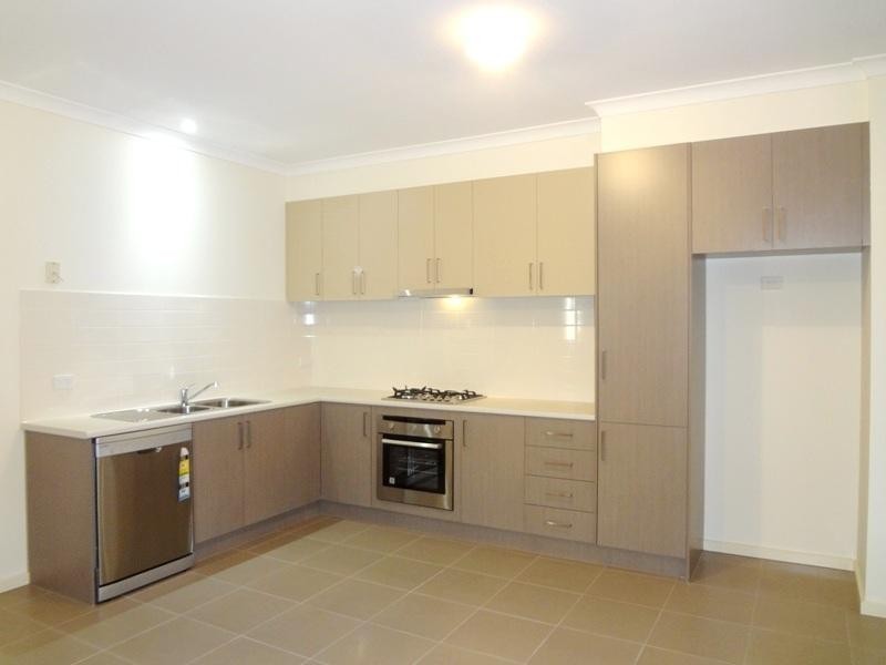 2/13 Bali Place, Lalor VIC 3075