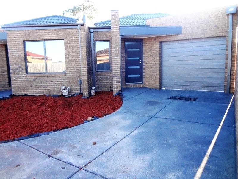 2/13 Bali Place, Lalor VIC 3075