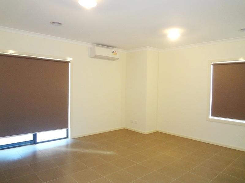 2/13 Bali Place, Lalor VIC 3075