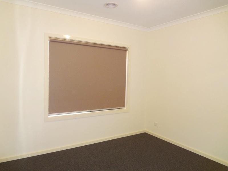 2/13 Bali Place, Lalor VIC 3075