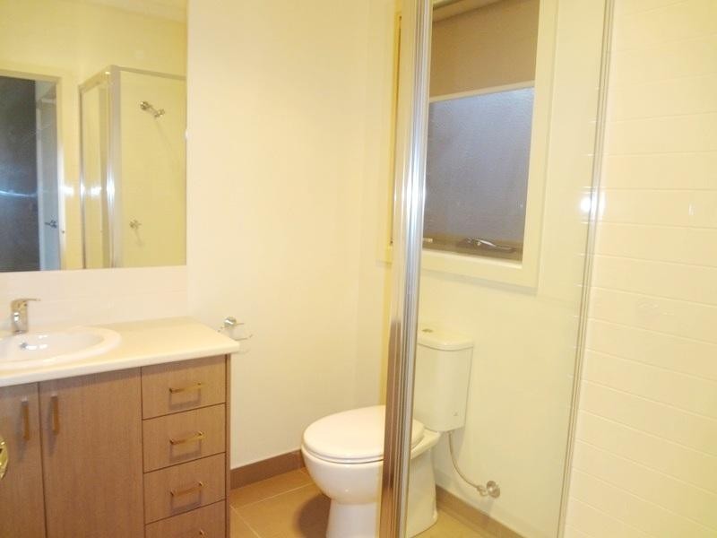 2/13 Bali Place, Lalor VIC 3075
