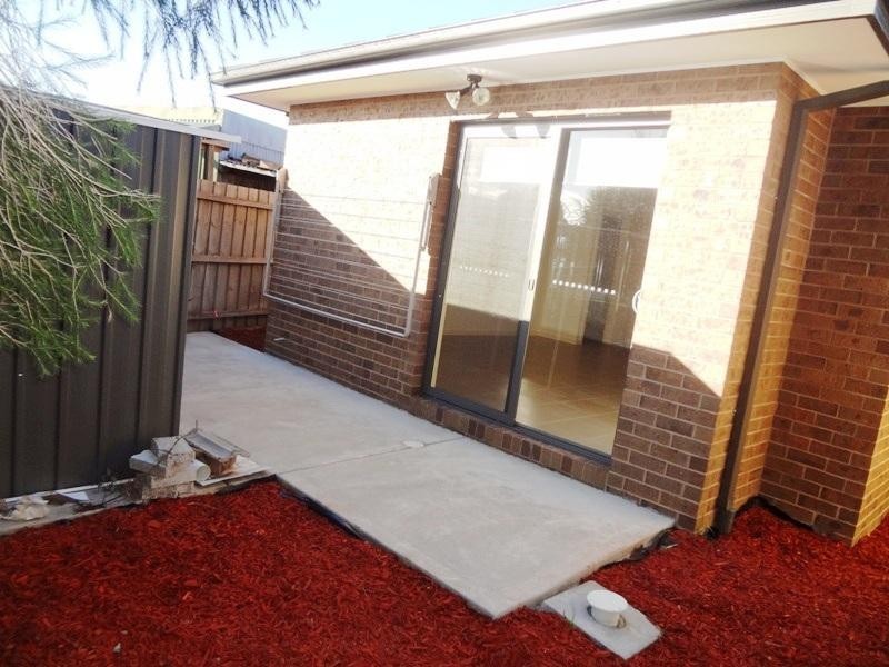 2/13 Bali Place, Lalor VIC 3075