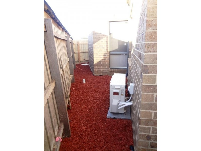 2/13 Bali Place, Lalor VIC 3075