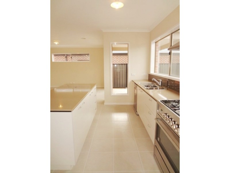 16 Darwin Way, Wollert VIC 3750