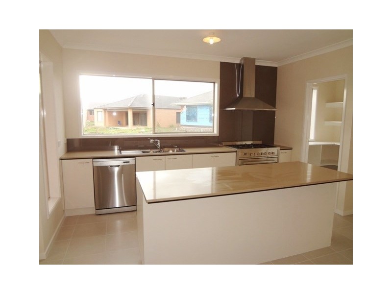 16 Darwin Way, Wollert VIC 3750