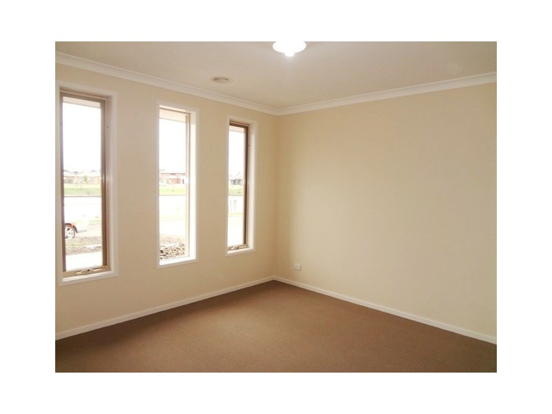 16 Darwin Way, Wollert VIC 3750