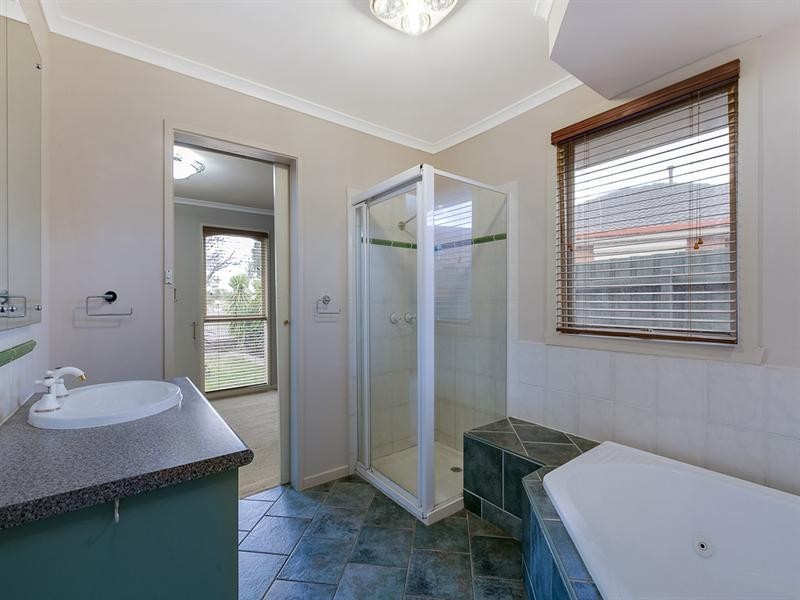 4 Dianne Court, Lalor VIC 3075