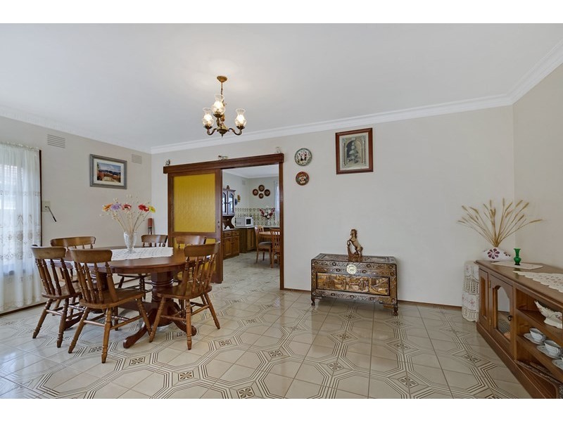 21 Stonehaven Drive, Thomastown VIC 3074