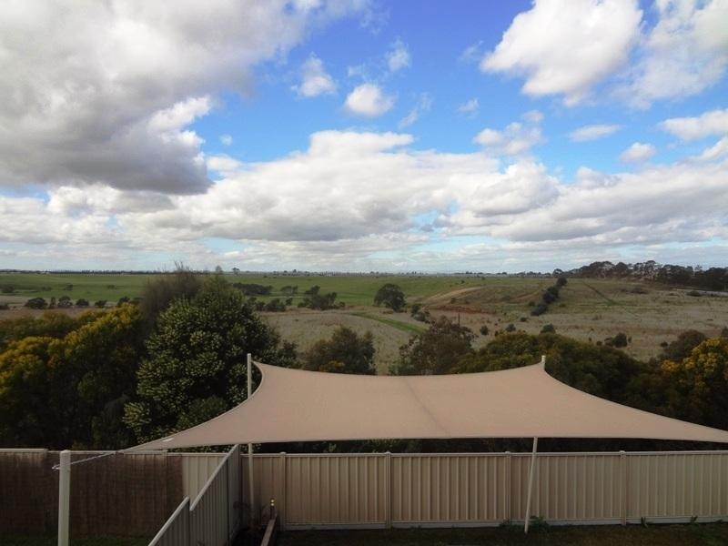 2/15 Bambury Court, Campbellfield VIC 3061