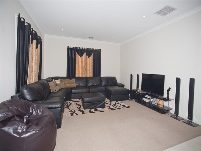 7 Runecrest Terrace, Epping VIC 3076