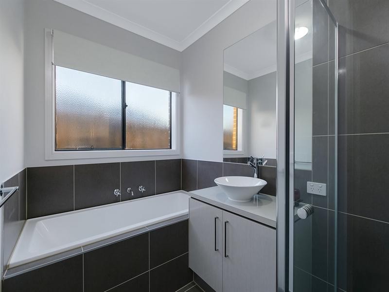 8 Mottled Avenue, Epping VIC 3076