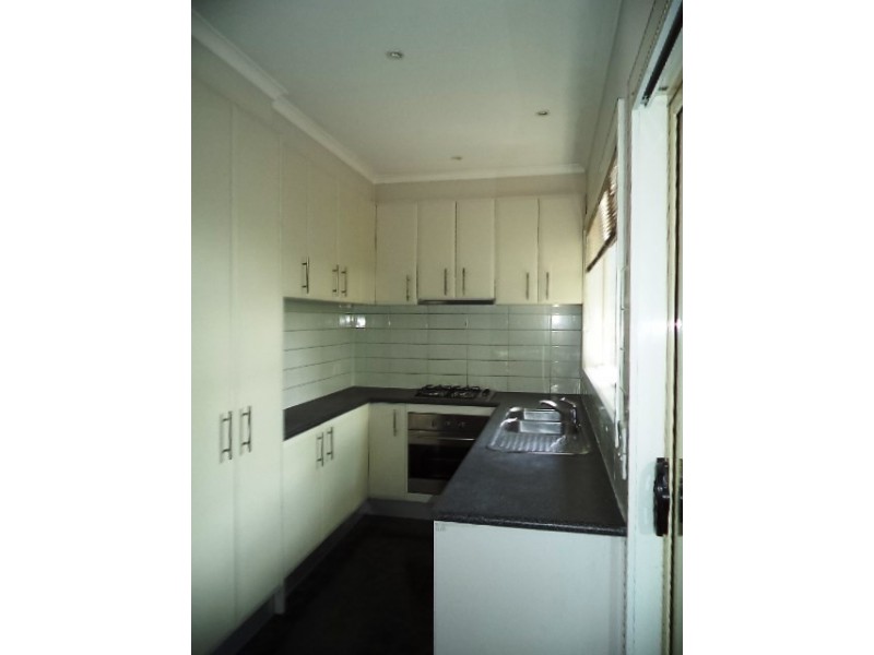 2/21 Purinuan Road, Reservoir VIC 3073