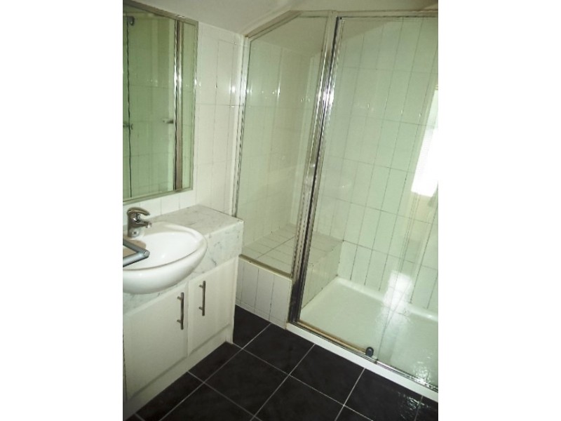 2/21 Purinuan Road, Reservoir VIC 3073