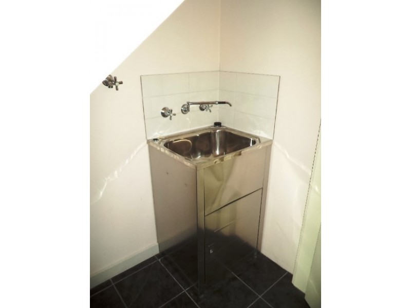 2/21 Purinuan Road, Reservoir VIC 3073