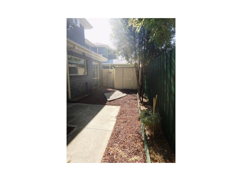 2/21 Purinuan Road, Reservoir VIC 3073