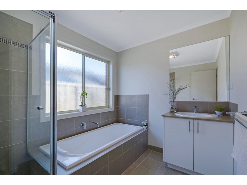 34 Stonegate Drive, Epping VIC 3076