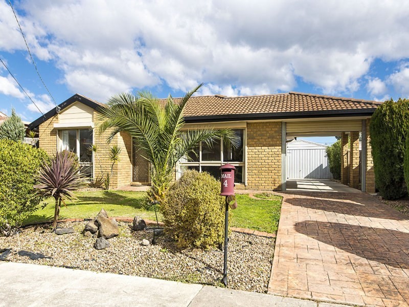 4 Bronsdon Court, Mill Park VIC 3082