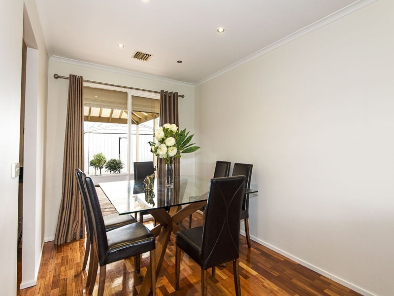 4 Bronsdon Court, Mill Park VIC 3082