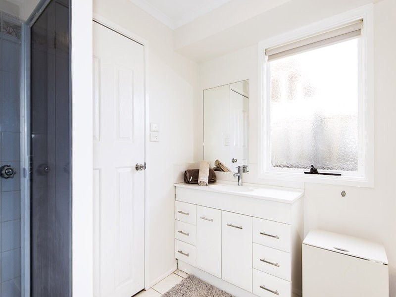 4 Bronsdon Court, Mill Park VIC 3082