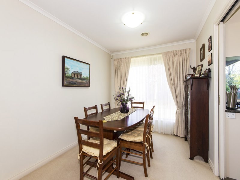 17 Grenda Drive, Mill Park VIC 3082