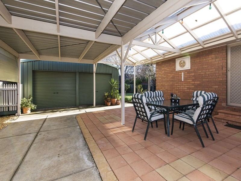 17 Grenda Drive, Mill Park VIC 3082