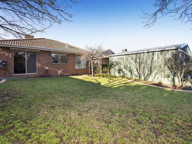 17 Grenda Drive, Mill Park VIC 3082