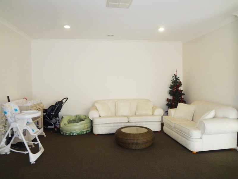 17 Abercrombie Grove, Epping VIC 3076