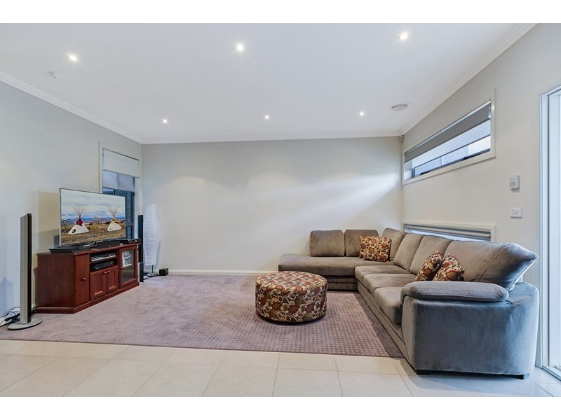21 Knoll Walk, Epping VIC 3076
