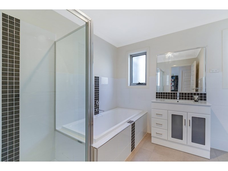 21 Knoll Walk, Epping VIC 3076